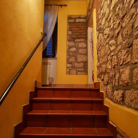 ゲストハウス La Taverna