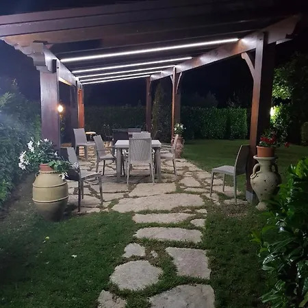 ゲストハウス La Taverna